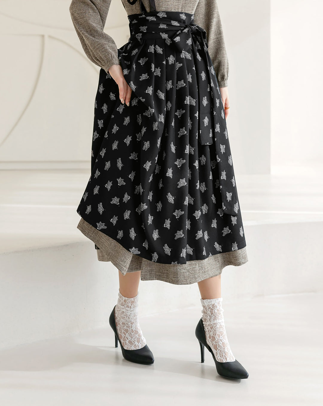 Woman Korean Modern Hanbok Gray Dress Black Wrapped Skirt Fancy Casual Daily Clothing Fusion Hanbok Party CHD408